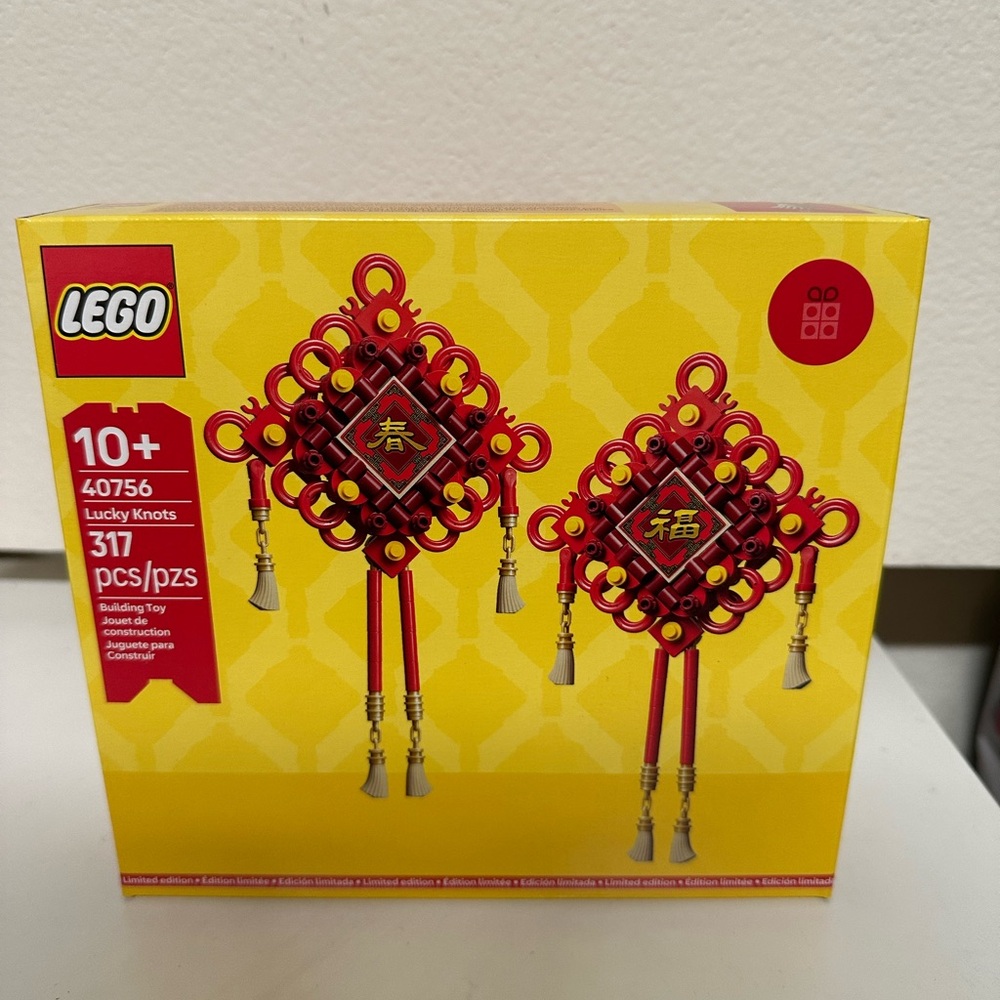 LEGO Lucky Knots with Red and Gold Accents